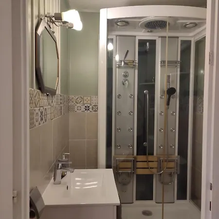 Gite Ebreuil アパート エブルイユ